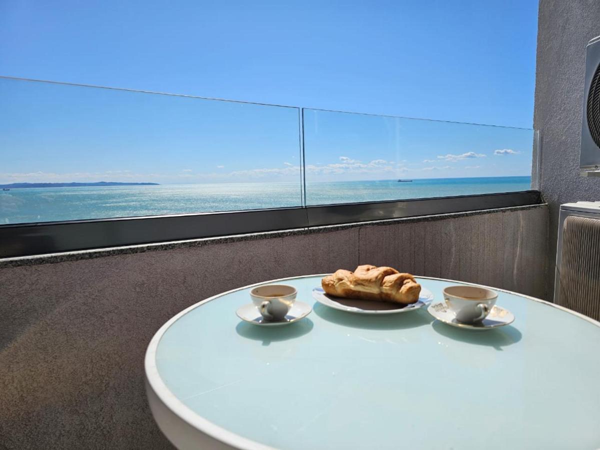 Sky & Sea View Luxury Apartments Durrës Exteriör bild